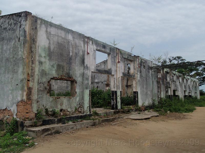 Old cotton factory in Lodja. Completely fucked up ! Lodja 2.jpg